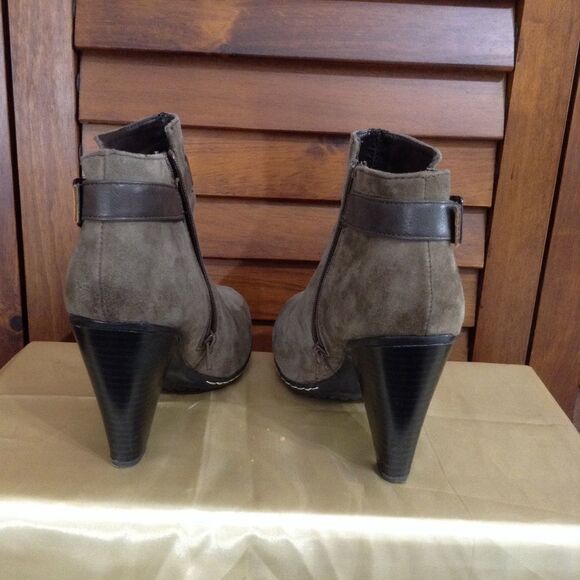 Sofft Brown/Taupe Suede Leather Ankle Boots Good Condition Size 9 - Picture 3 of 7